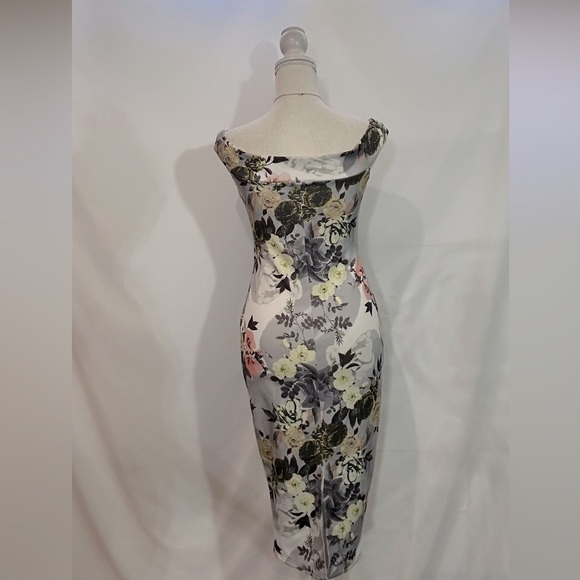 Dresses 2 for $35 or 3 $45 Mix & match) - Picture 2 of 6